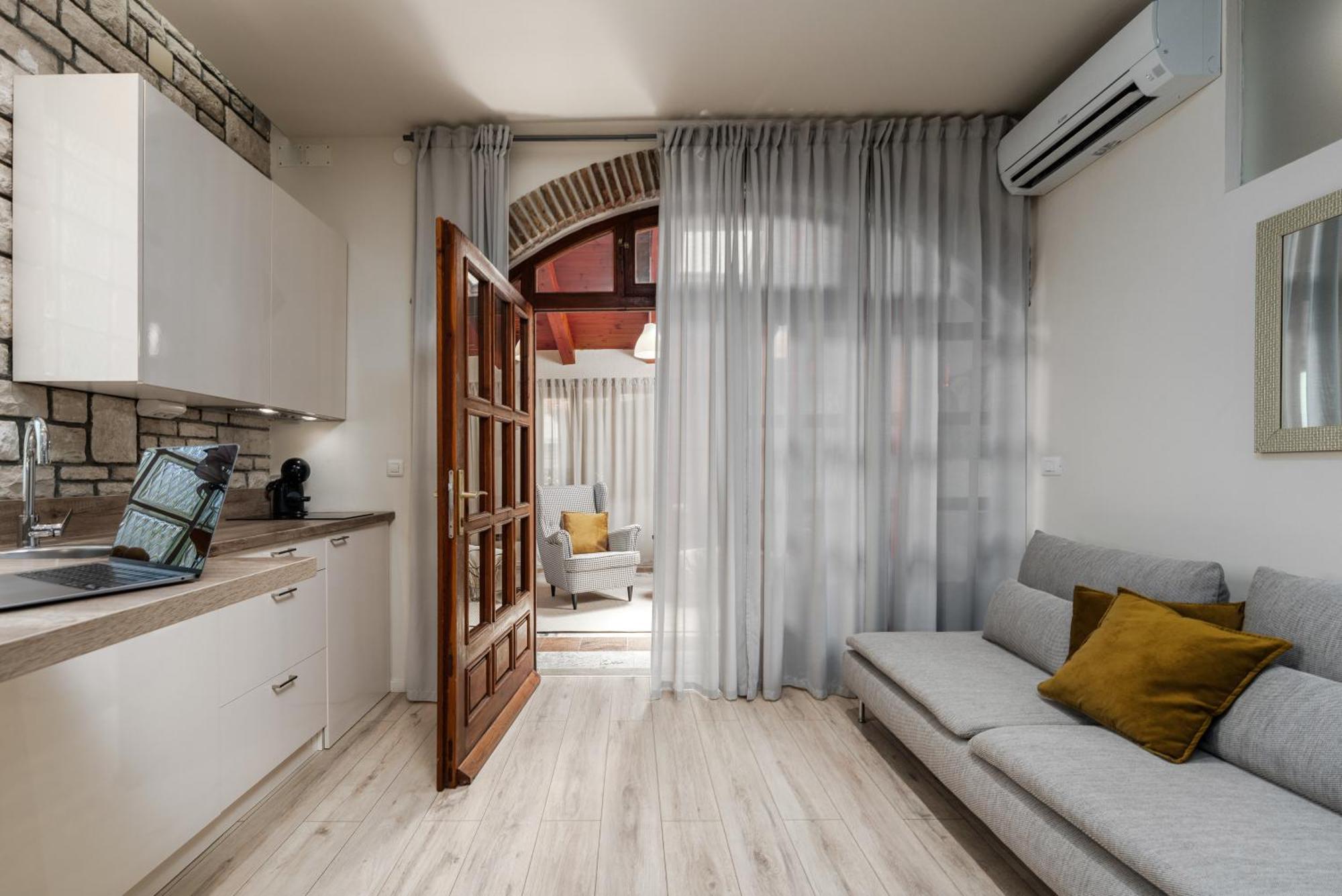 Luxe Studio Mr.M 2 Пула Экстерьер фото
